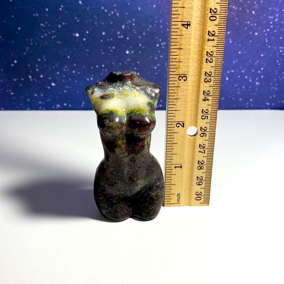 Dragon Blood Jasper Goddess - Picture 2 of 7